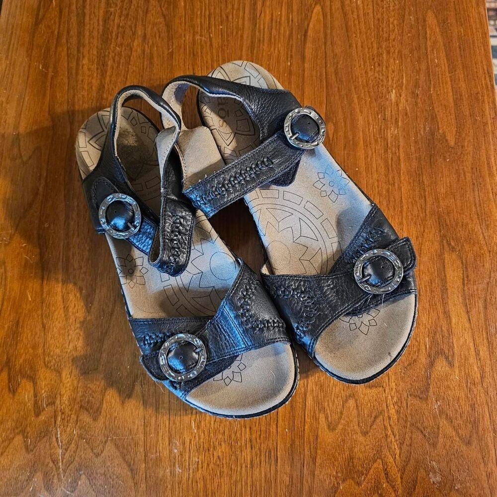 Taos Women's Black Sandals - Picture 6 of 6